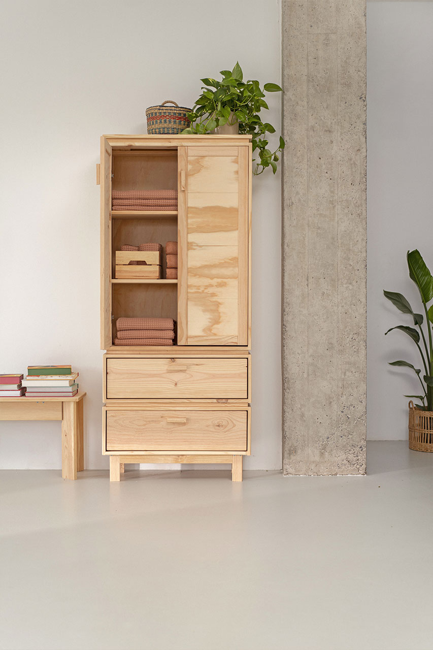 Imagen de ambiente 4 para:Armario de madera natural con cajones